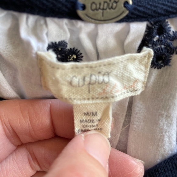 Capio Navy/White eyelet lace Sweatshirt. Size M - Picture 8 of 8